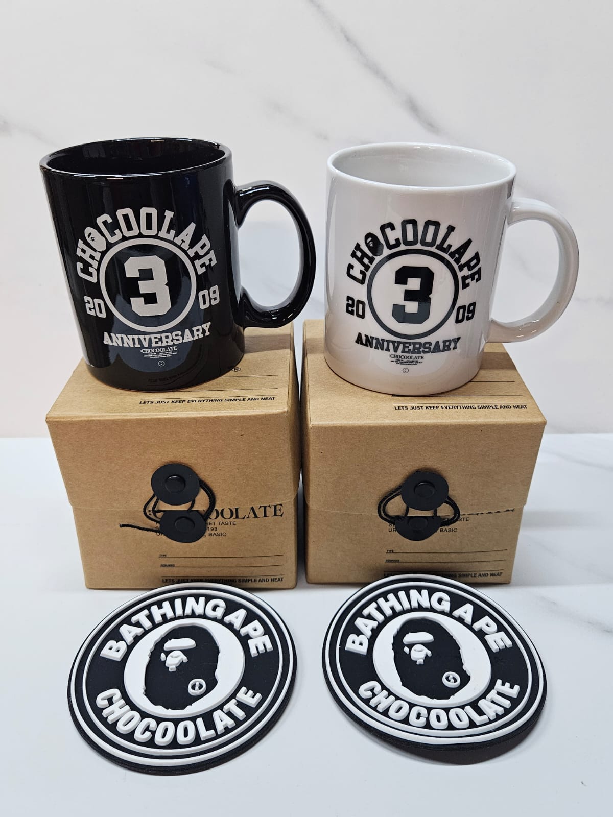A Bathing Ape - Chocoolate 3週年紀念版 x 猿人 Bape crossover 黑白色杯一對 (連杯墊)
