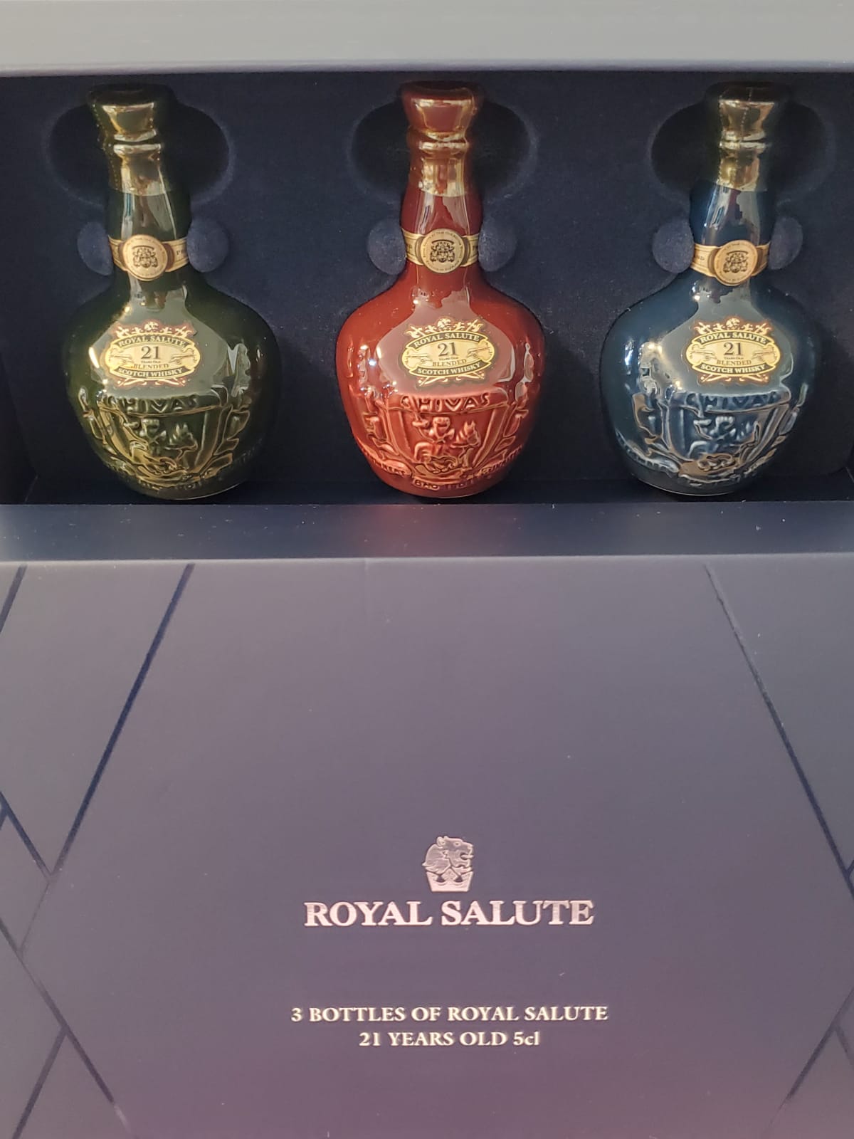 Chivas Regal 21 Year Old Royal Salute Gift Pack 3 x 5cl - Image 2